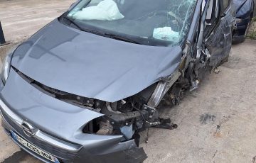 Opel Corsa – E – 555681 – VEHICULE SUR LE SITE DE VARENNES-JARCY (11)
